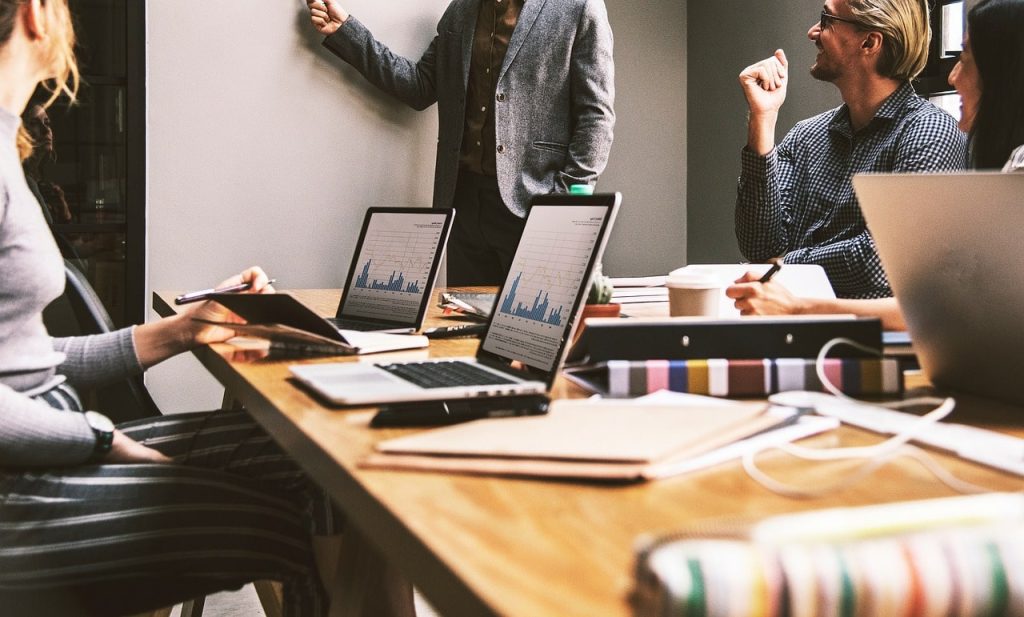 trabajando en grupos pequeños