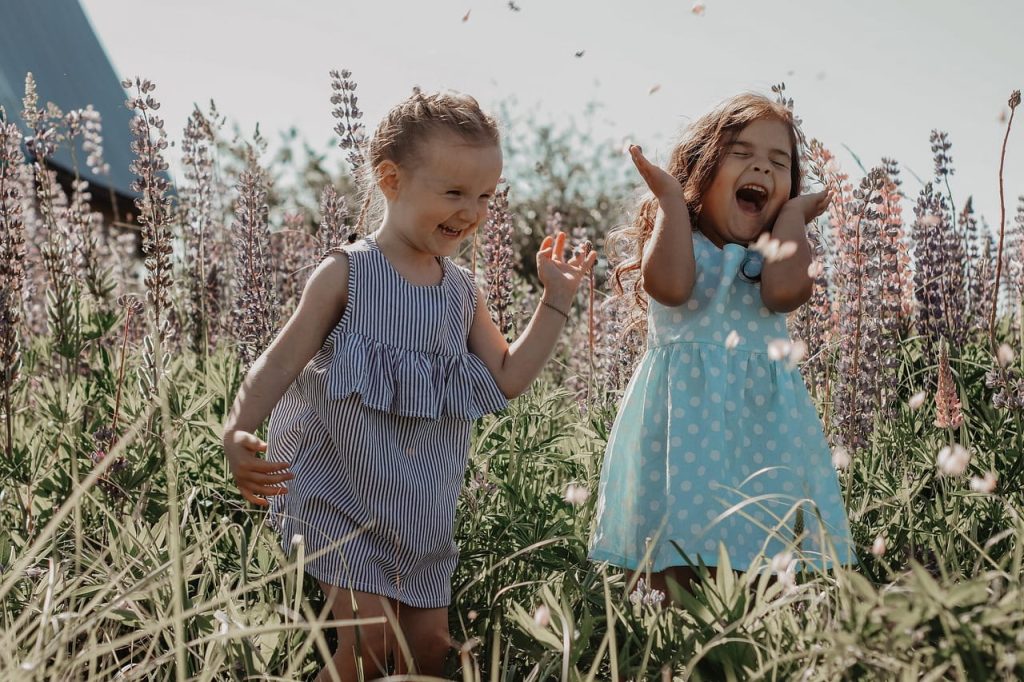 niñas felices