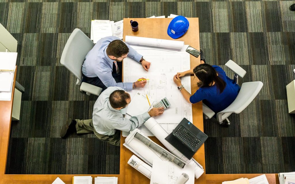 personas trabajando