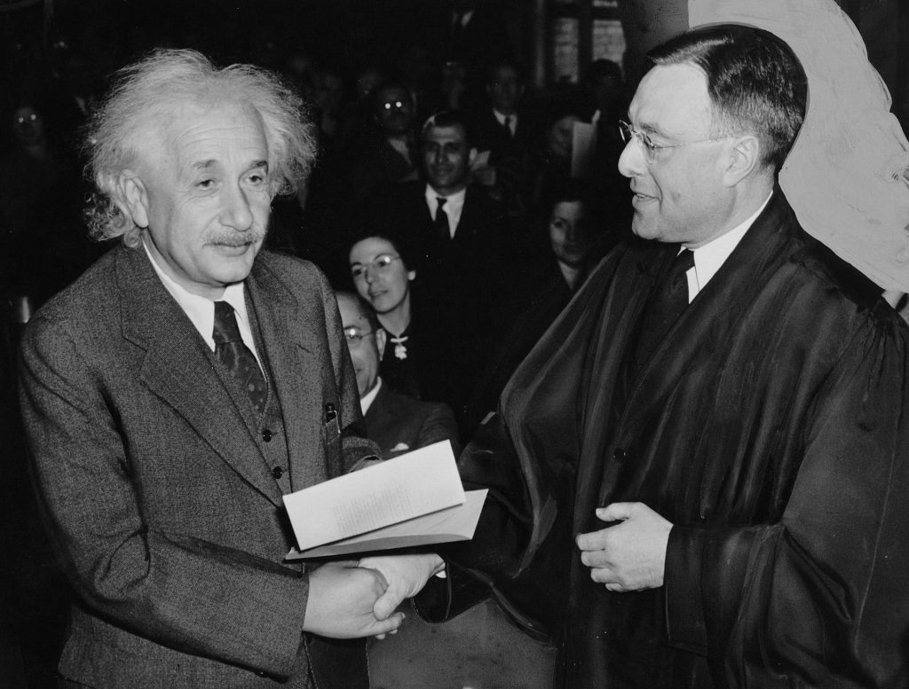 einstein introvertido